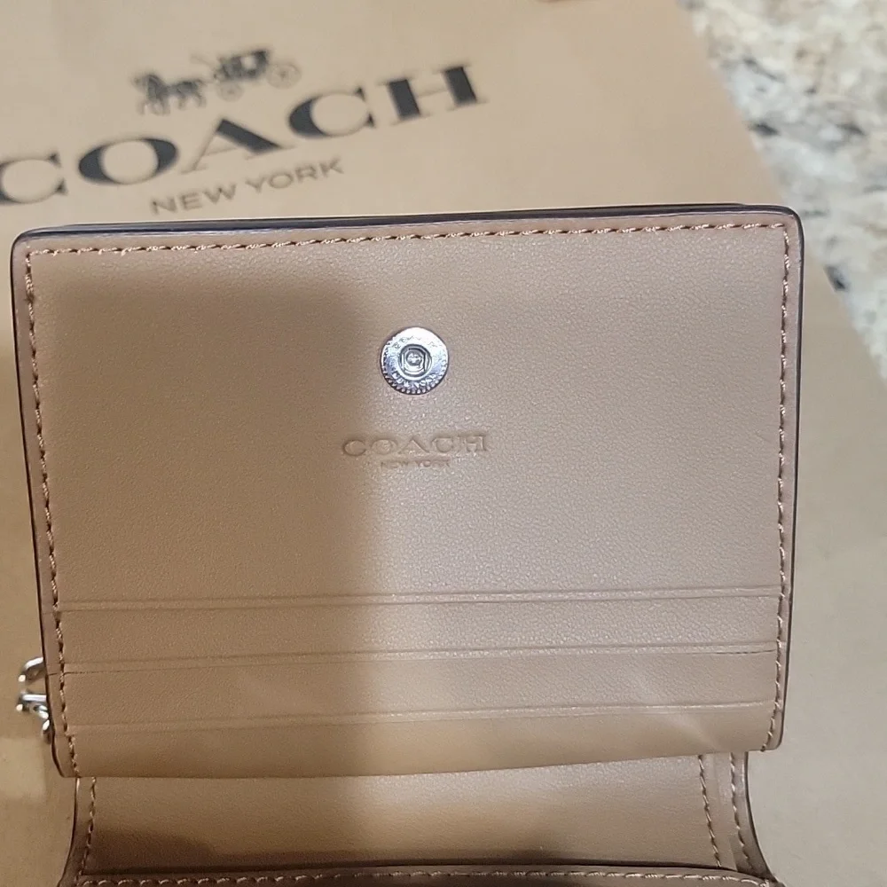 COACH NWT SNAP WALLET